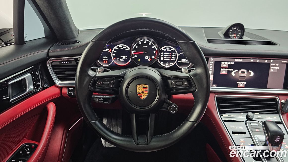 Porsche Panamera 2021