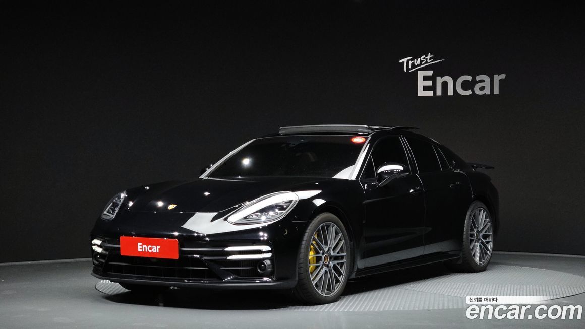 Porsche Panamera 2021