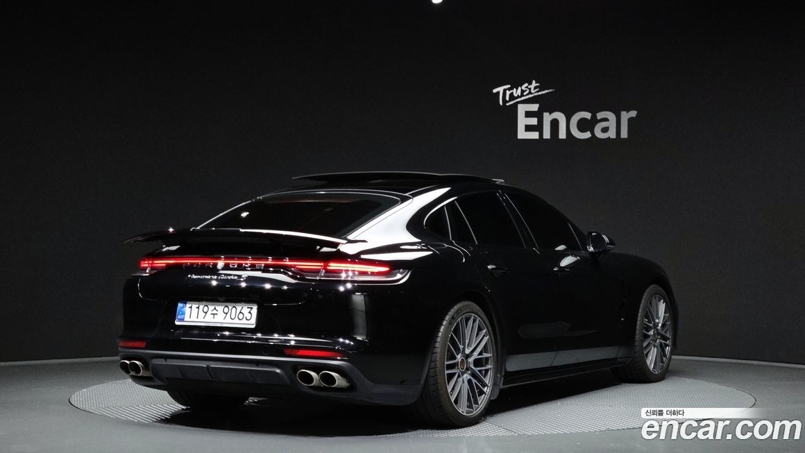 Porsche Panamera 2021