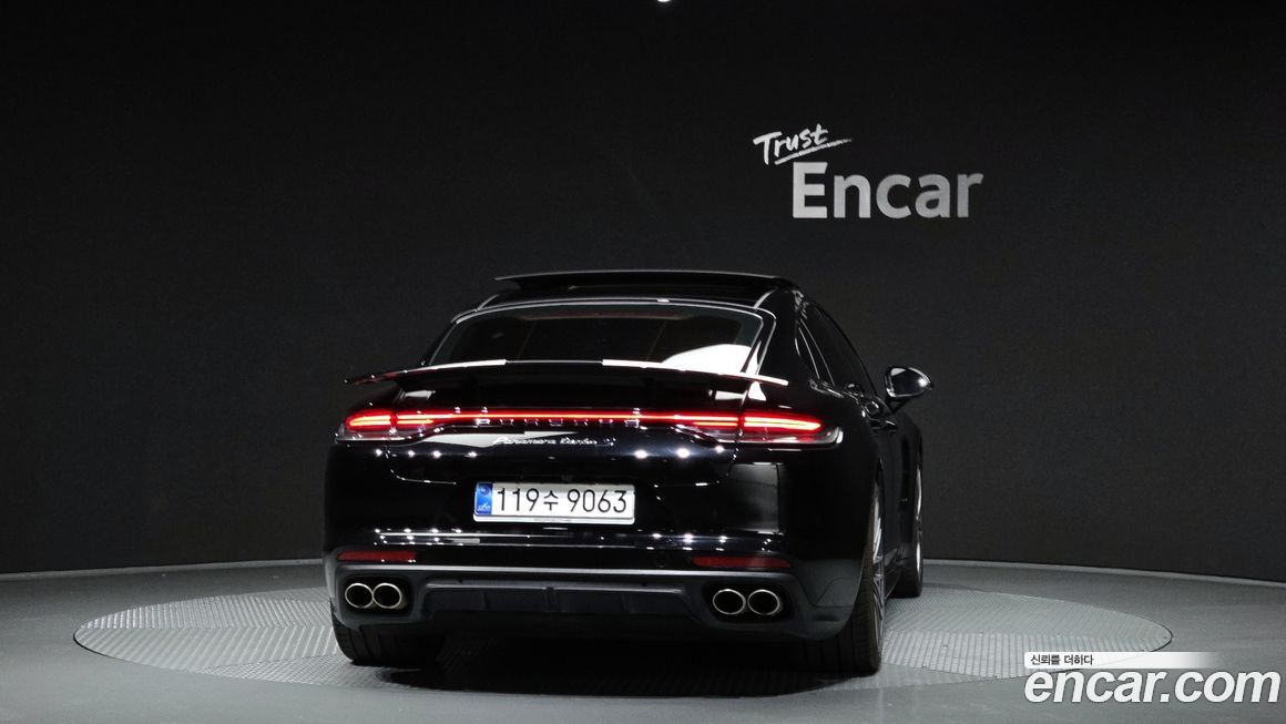 Porsche Panamera 2021