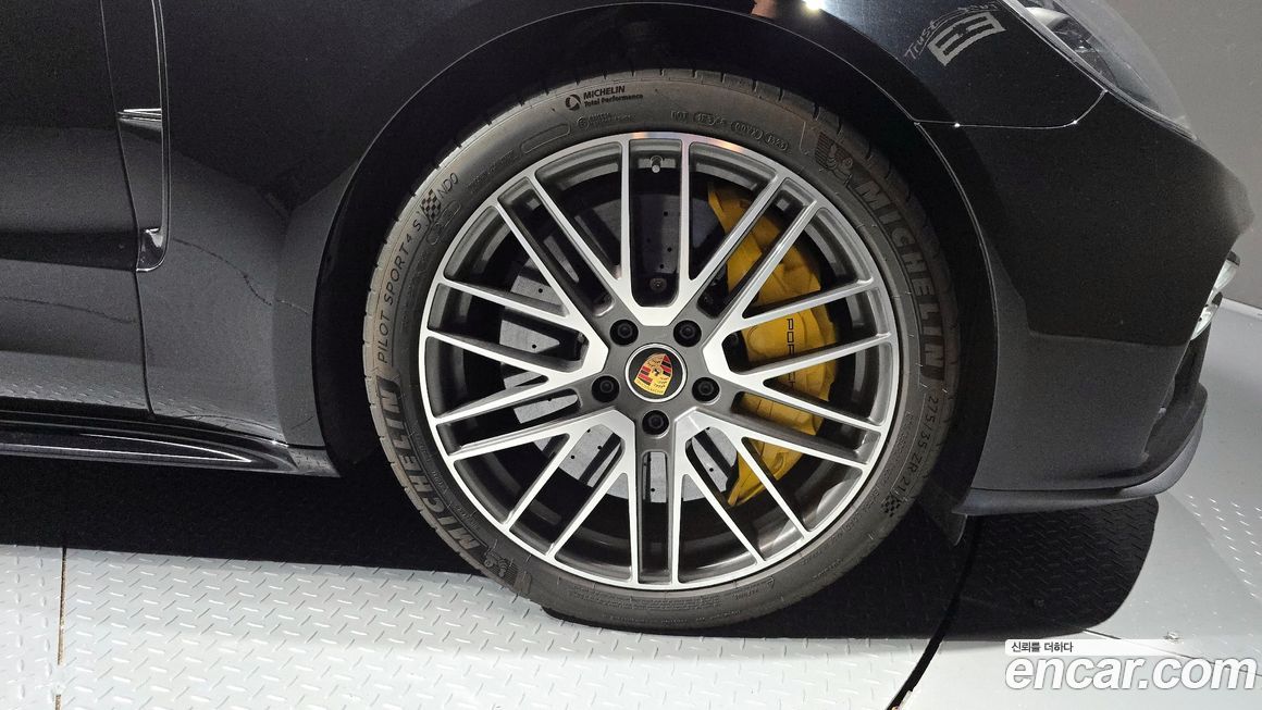 Porsche Panamera 2021