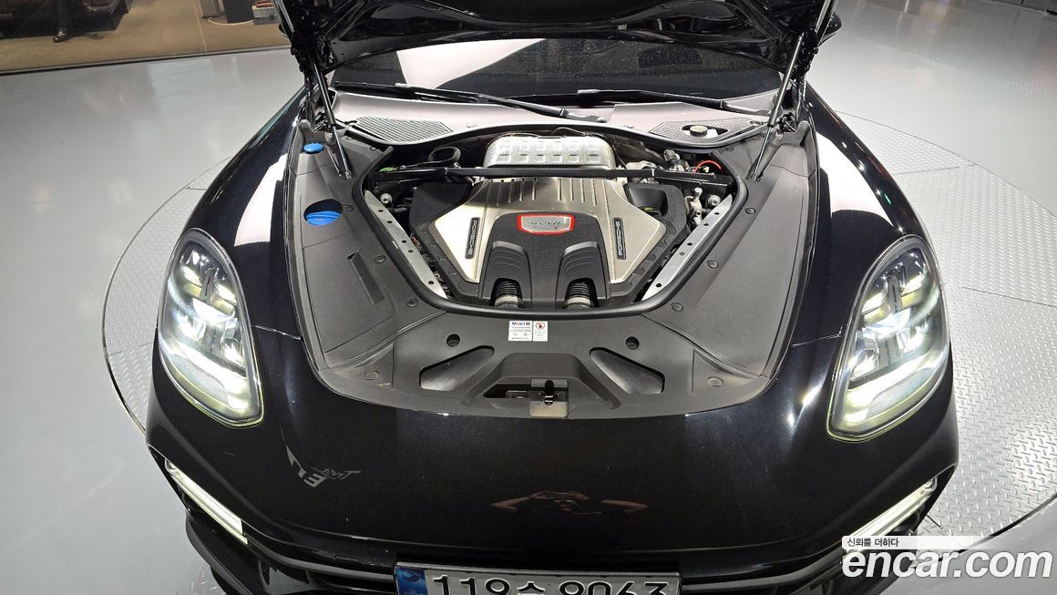 Porsche Panamera 2021