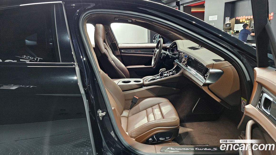 Porsche Panamera 2021