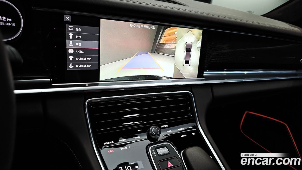 Porsche Panamera 2021