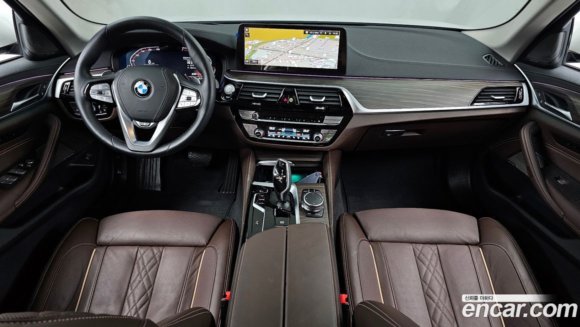 BMW 5-Series 2023