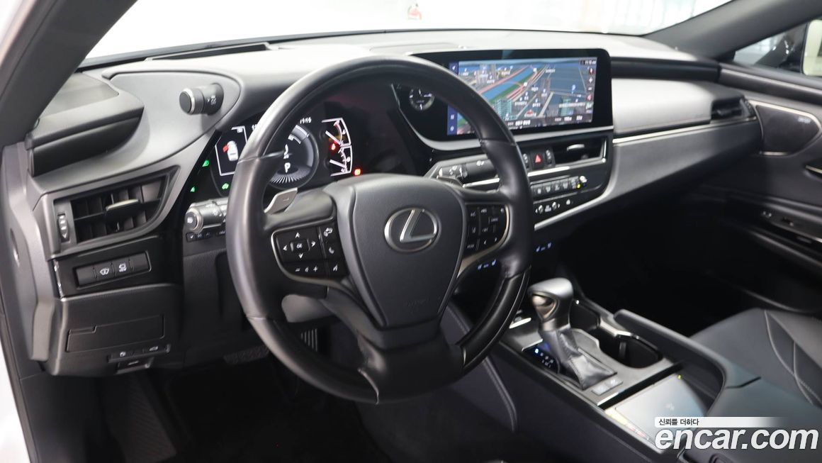 Lexus ES 2025