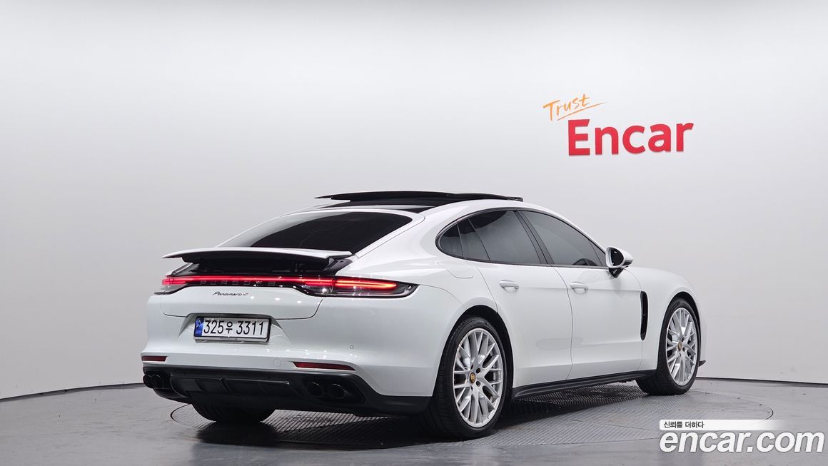 Porsche Panamera 2021
