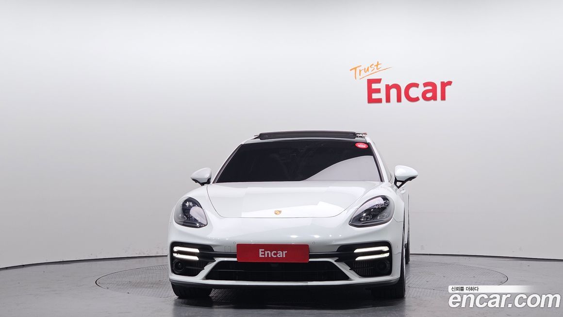 Porsche Panamera 2021