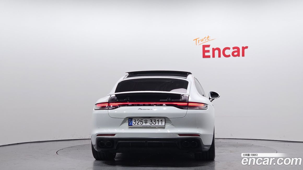 Porsche Panamera 2021