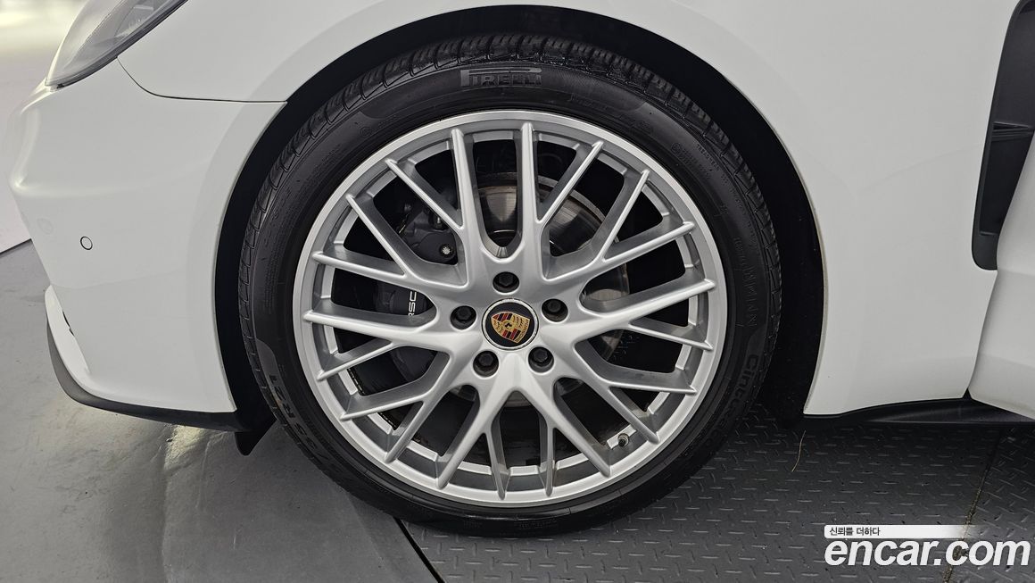 Porsche Panamera 2021