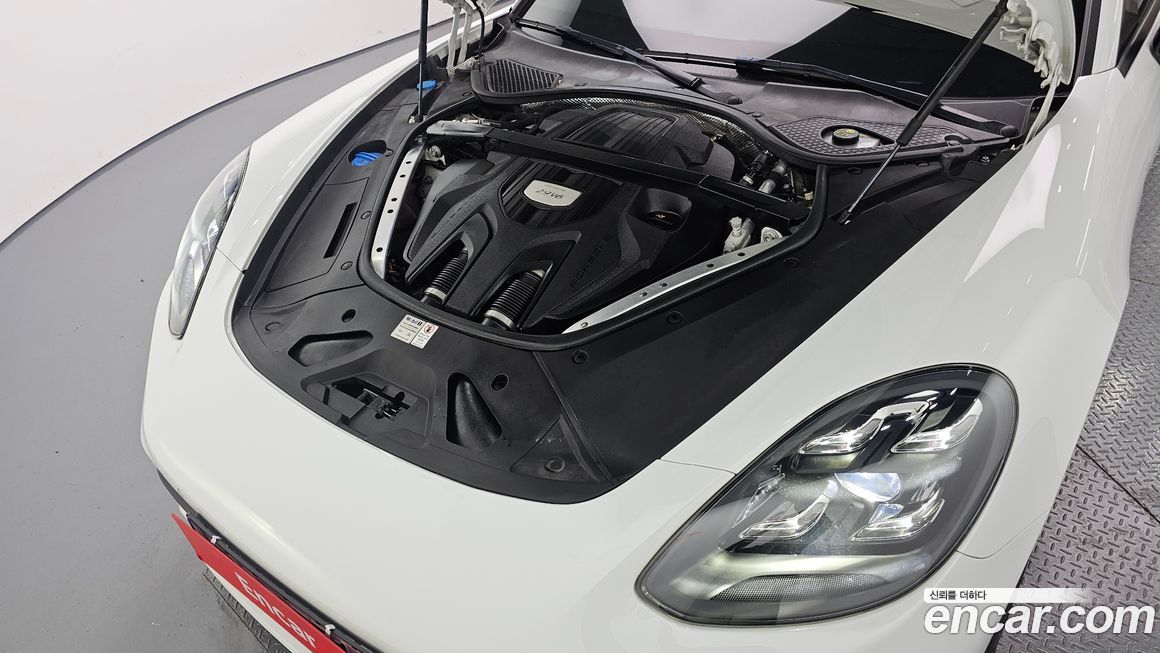 Porsche Panamera 2021