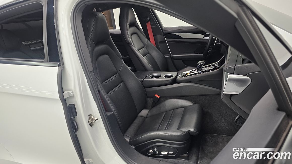 Porsche Panamera 2021