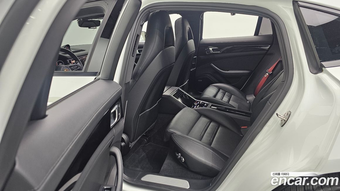 Porsche Panamera 2021