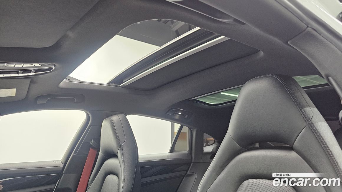 Porsche Panamera 2021