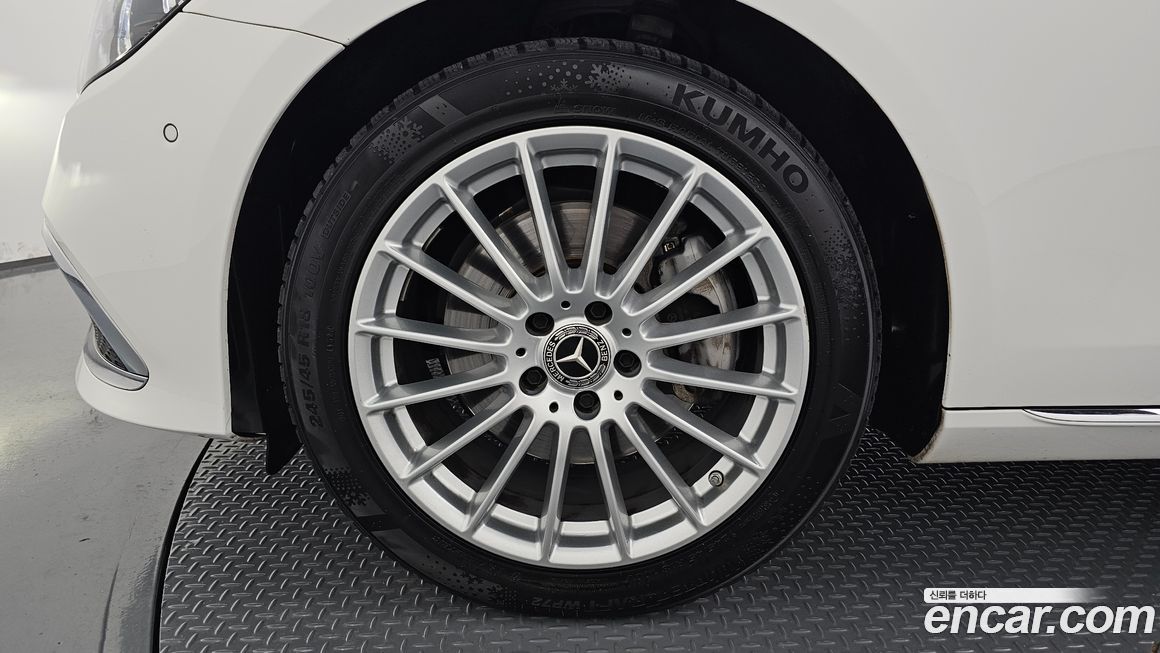 Mercedes-Benz E-Class 2023