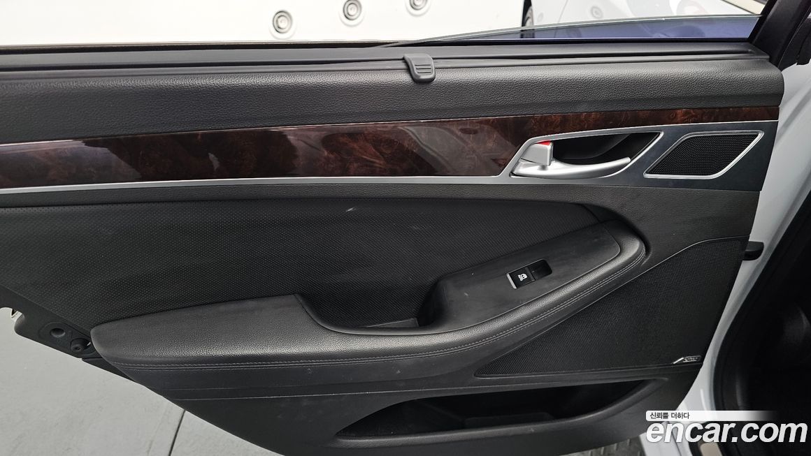 Hyundai Genesis 2016