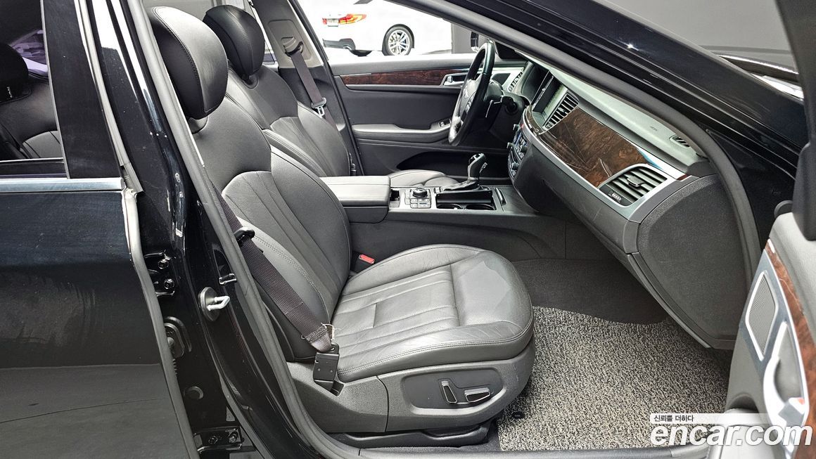 Hyundai Genesis 2016