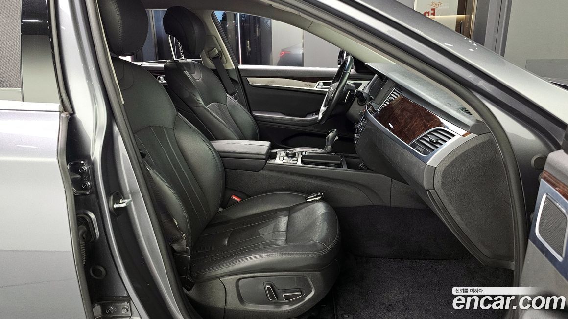 Hyundai Genesis 2015