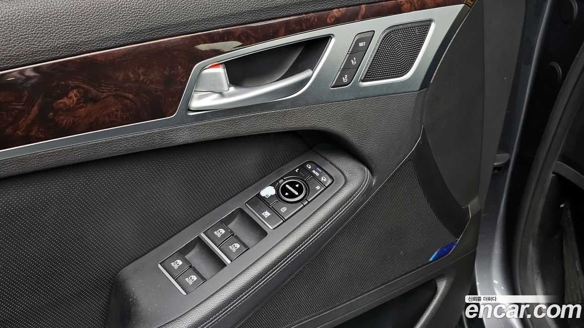 Hyundai Genesis 2015