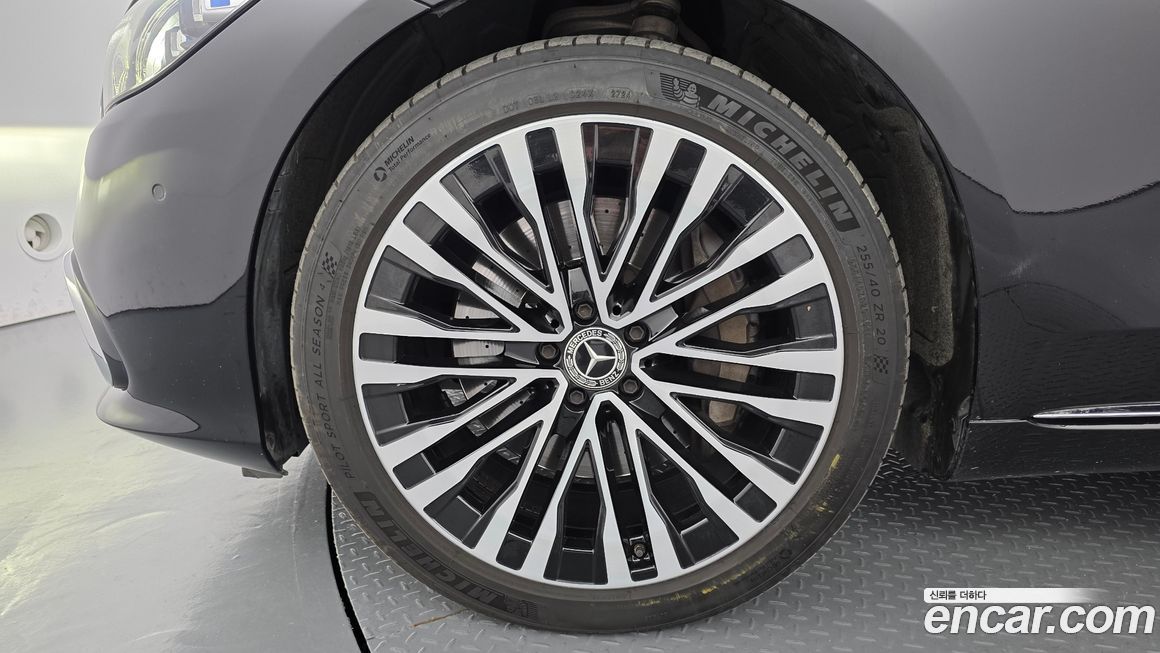 Mercedes-Benz S-Class 2023