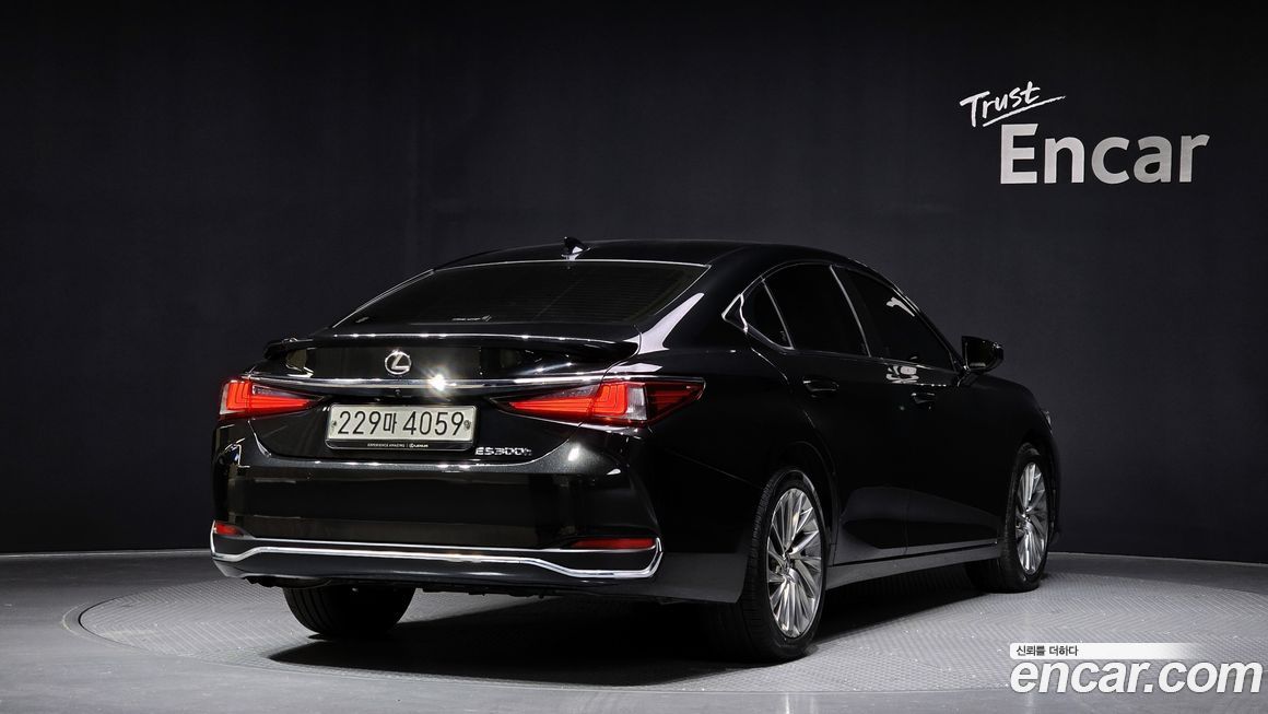 Lexus ES 2023