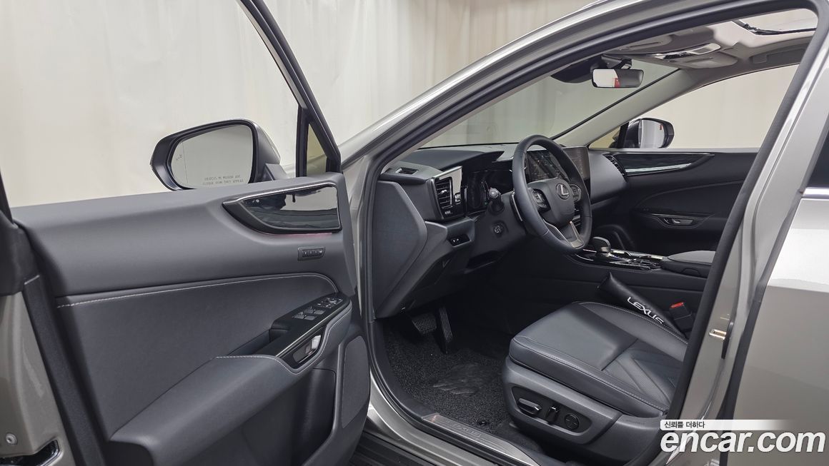 Lexus NX 2025