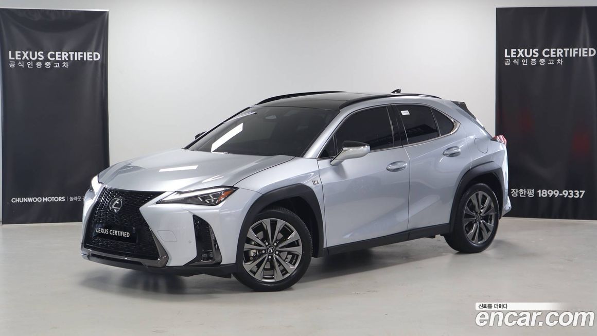 Lexus UX 2025