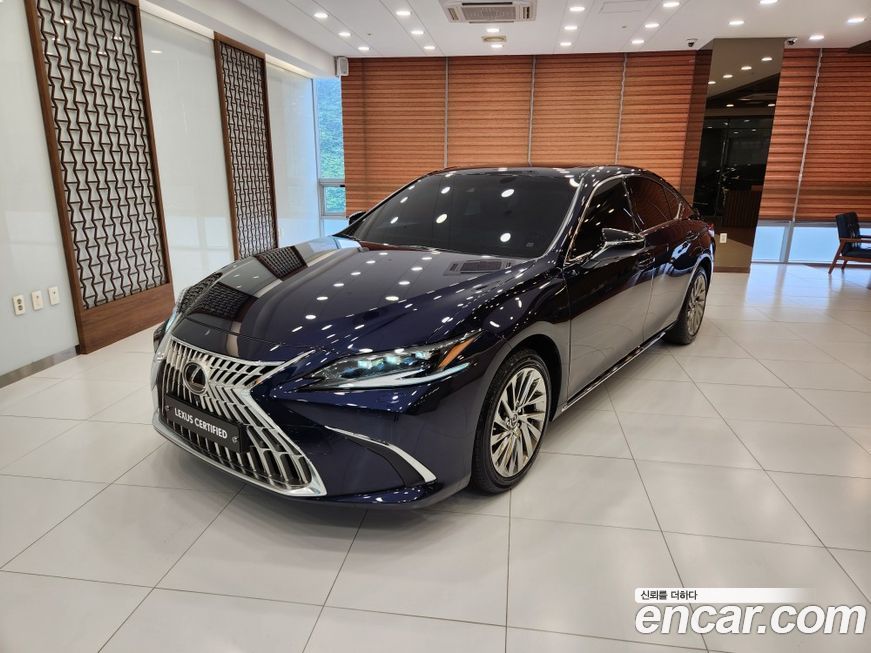 Lexus ES 2025