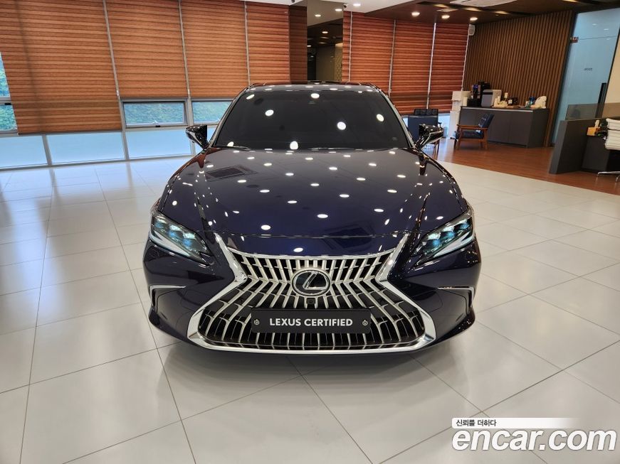 Lexus ES 2025