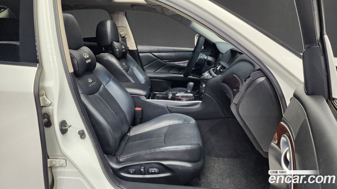 Infiniti M 2012