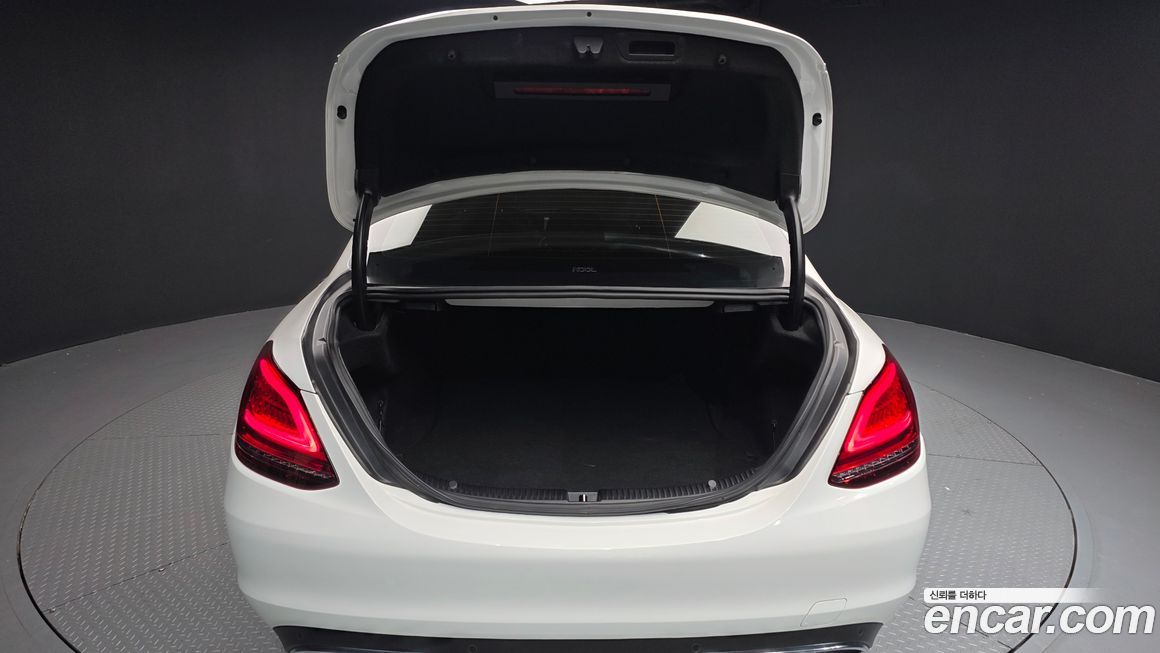 Mercedes-Benz C-Class 2020