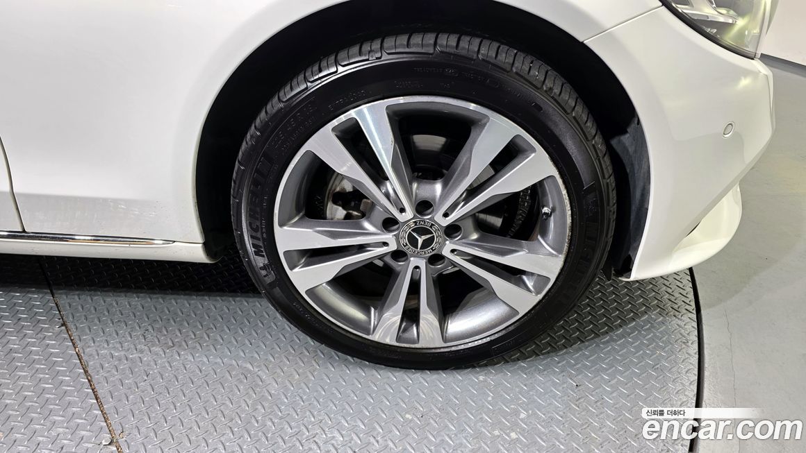 Mercedes-Benz C-Class 2021