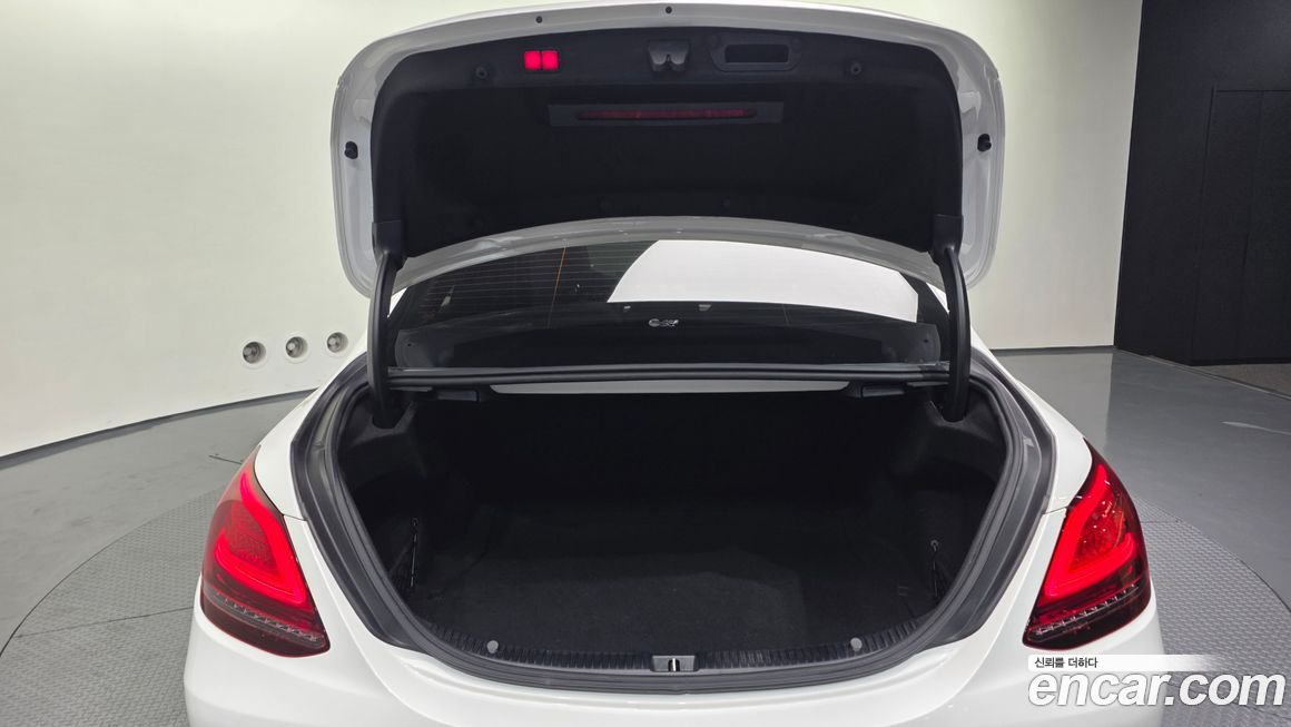 Mercedes-Benz C-Class 2021