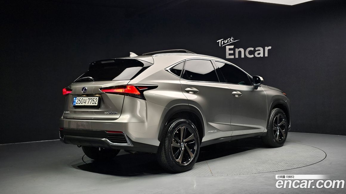 Lexus NX 2021