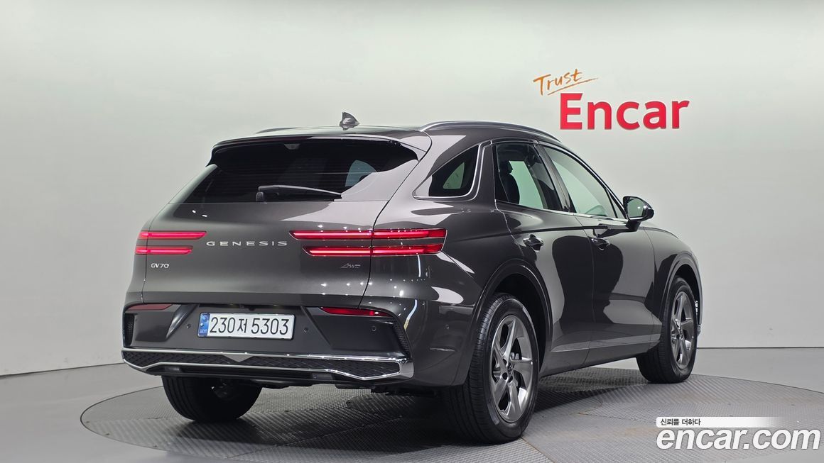 Genesis GV70 2025