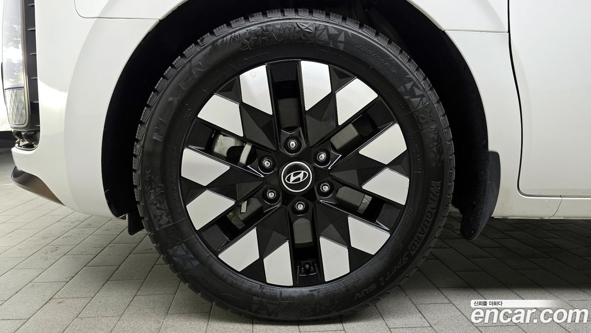 Hyundai Staria 2025