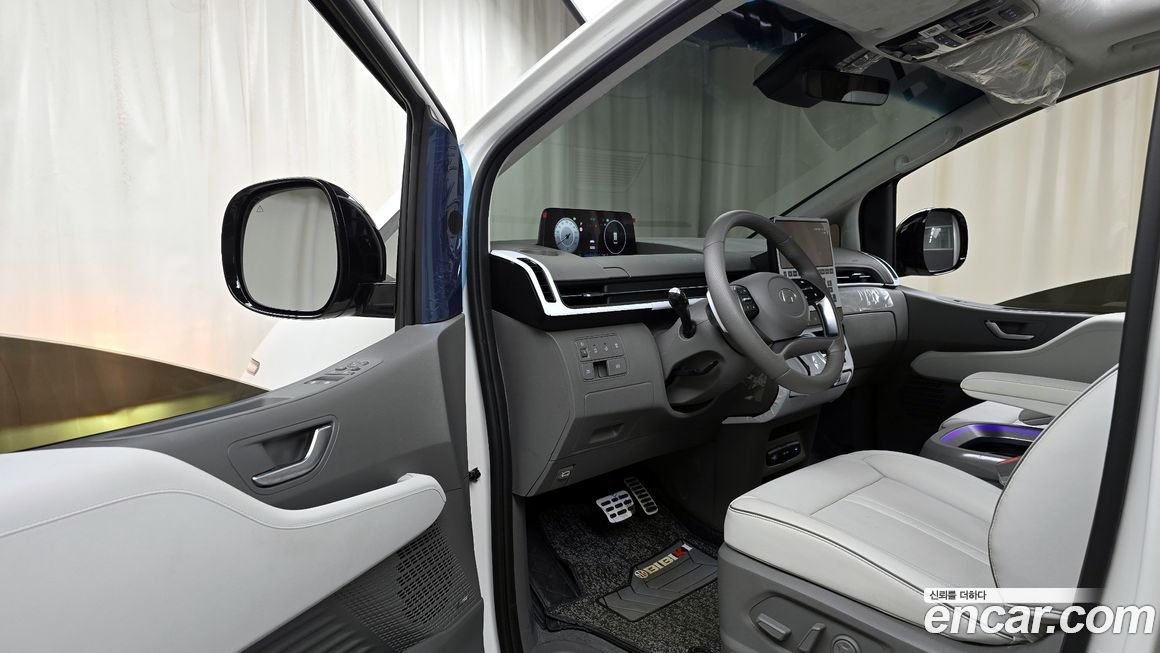 Hyundai Staria 2025