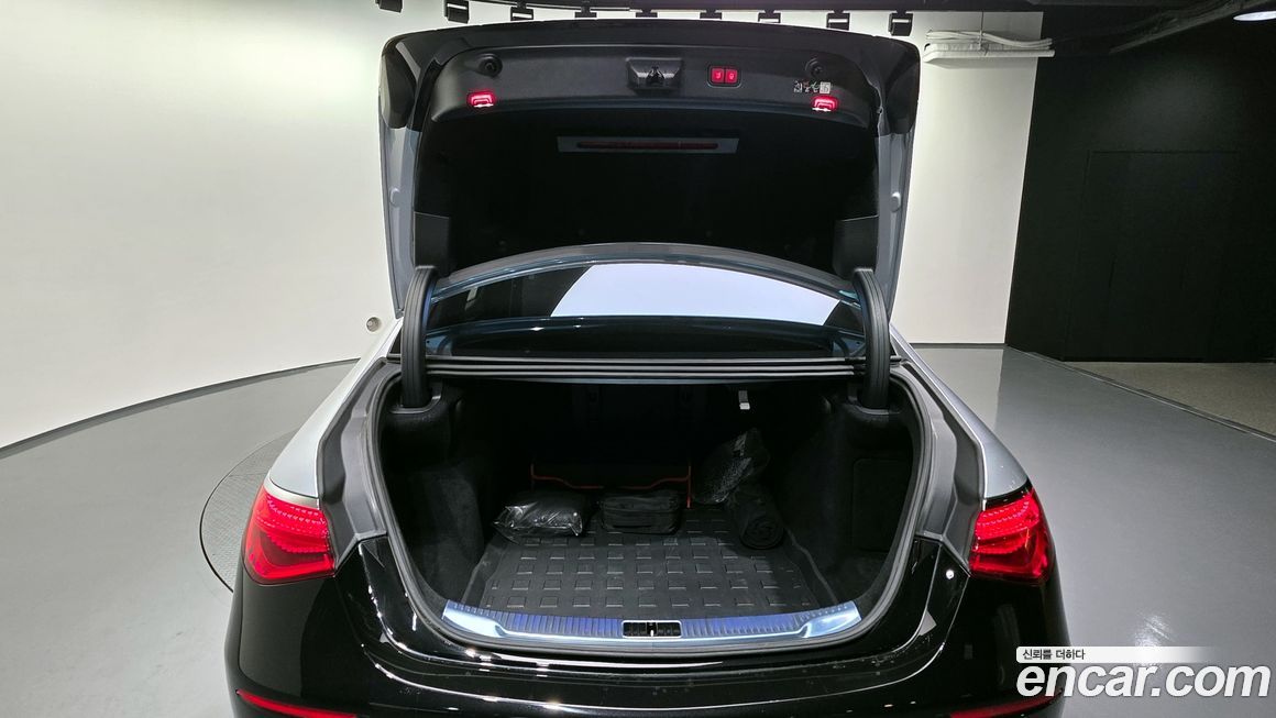 Mercedes-Benz S-Class 2023