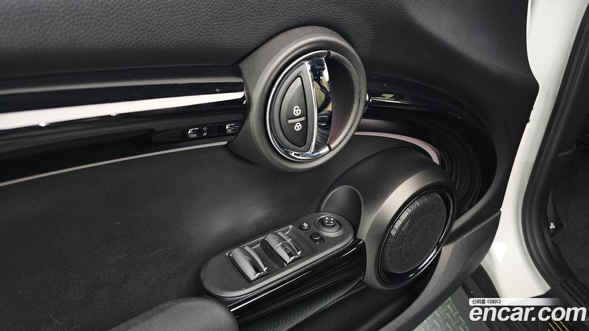 Mini Cooper Convertible 2024