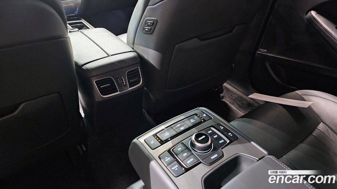 Hyundai Genesis 2016