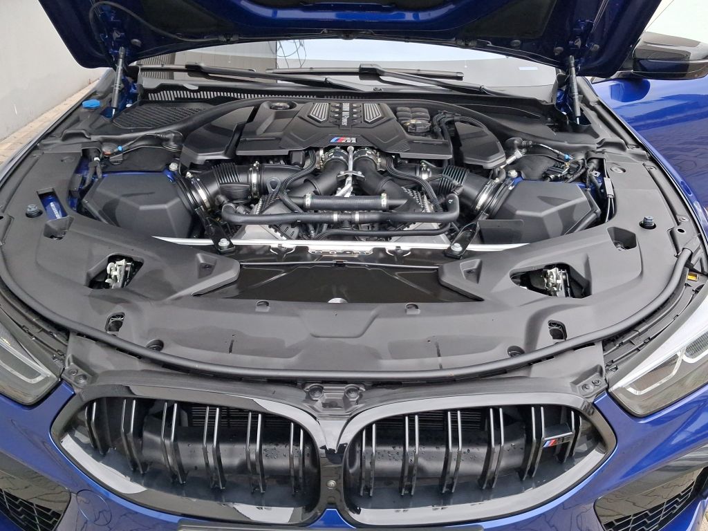 BMW M8 2025