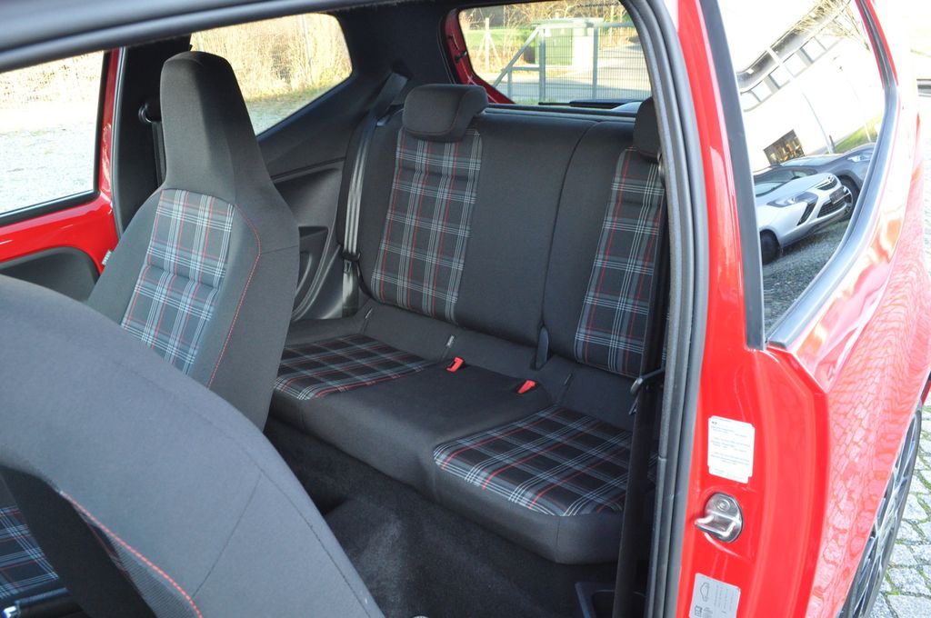 Volkswagen up! 2018