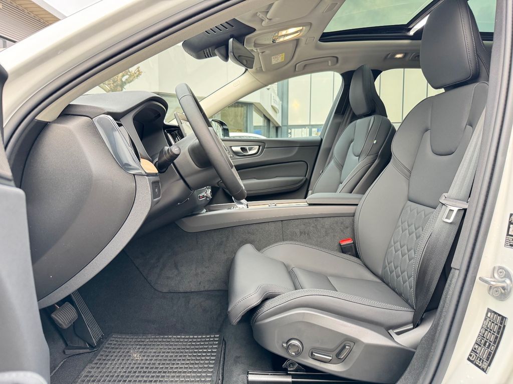 Volvo XC60 2025