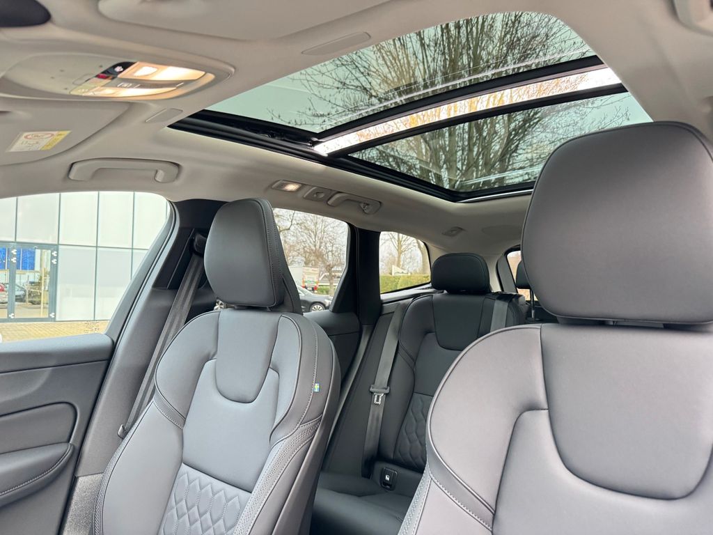 Volvo XC60 2025