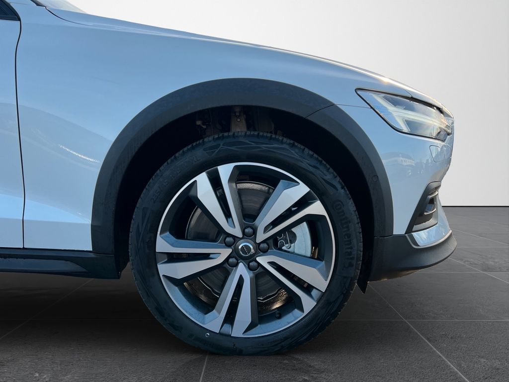 Volvo V60 Cross Country 2024