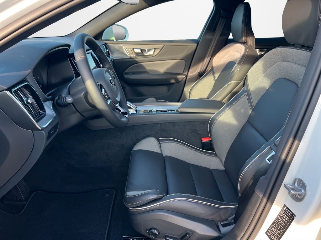 Volvo V60 Cross Country 2024