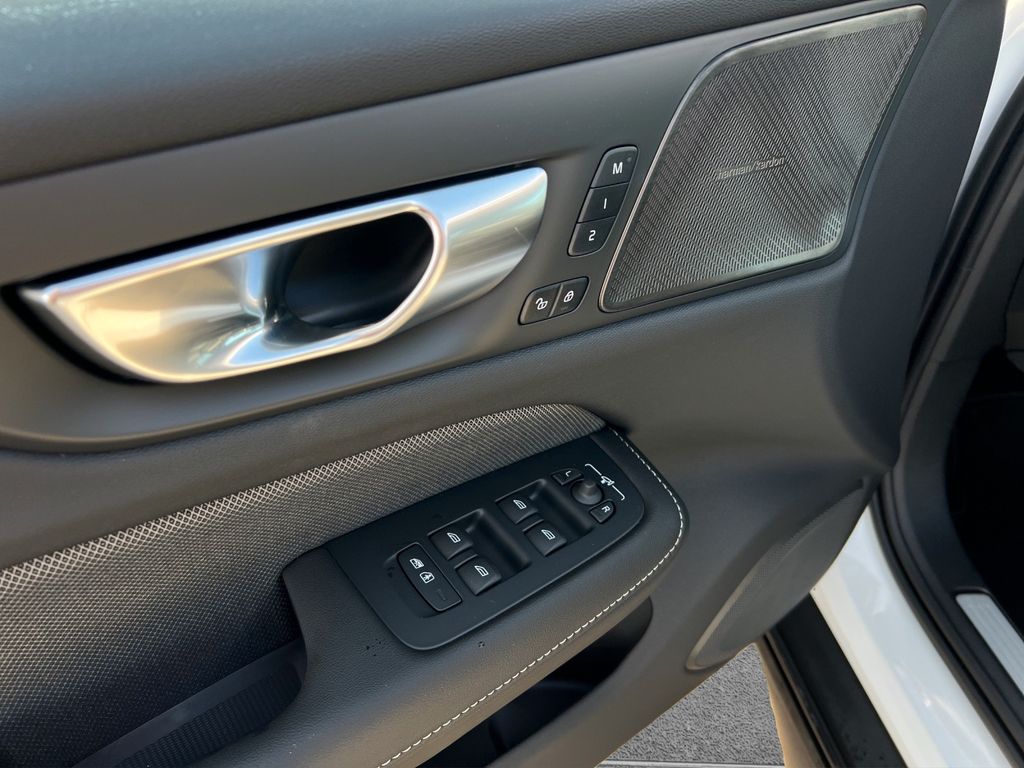 Volvo V60 Cross Country 2024