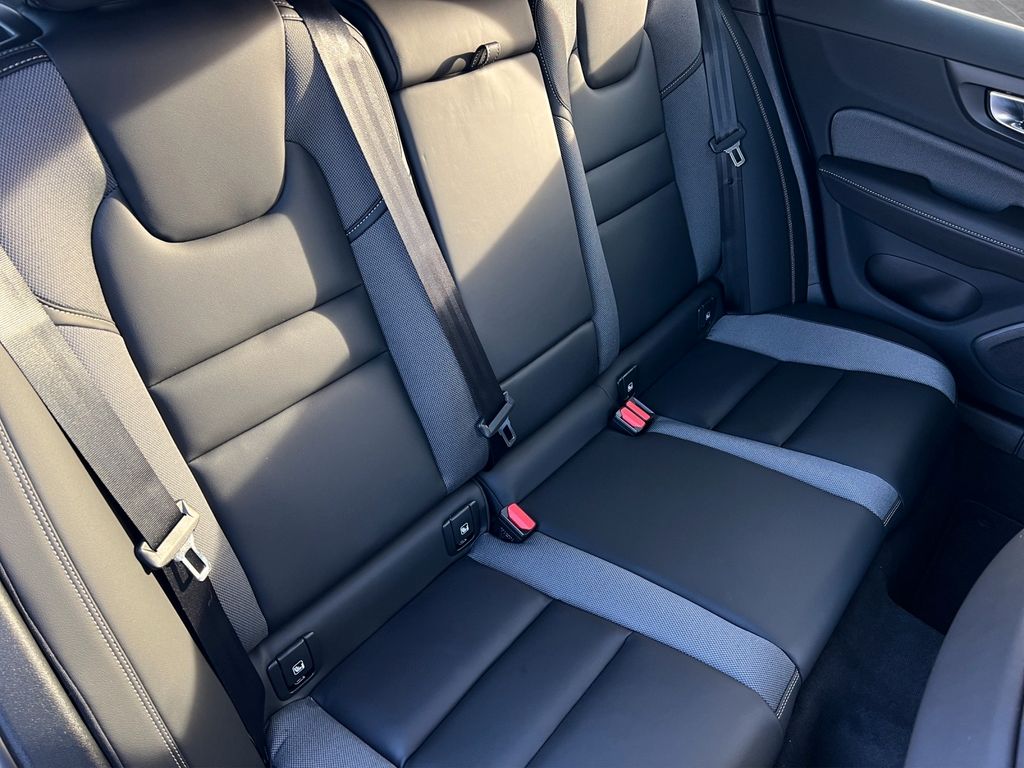 Volvo V60 Cross Country 2024