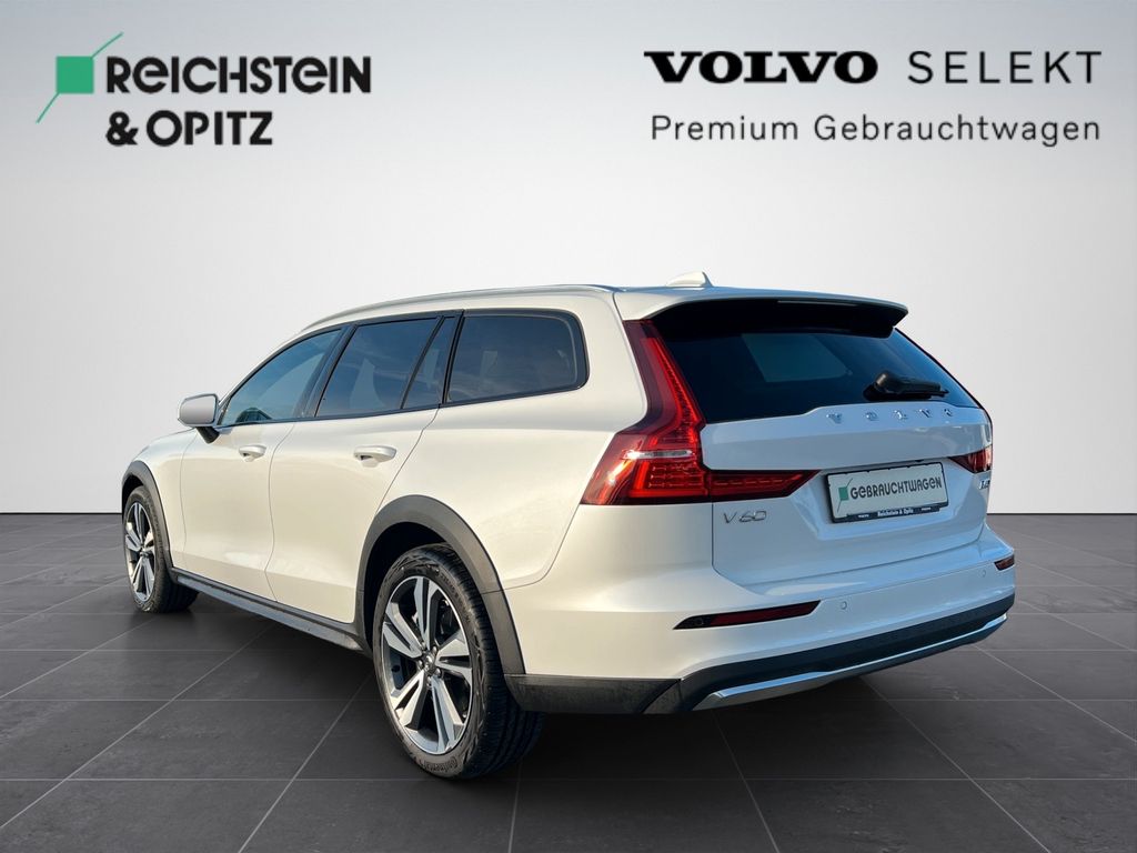 Volvo V60 Cross Country 2024