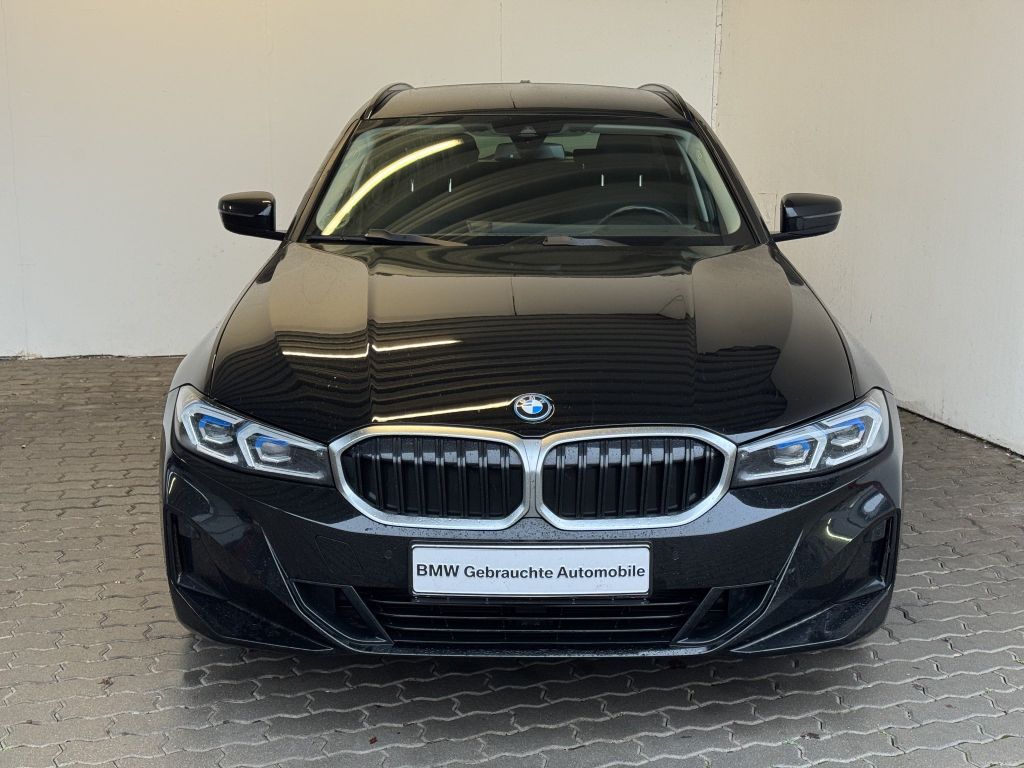 BMW 330 2022